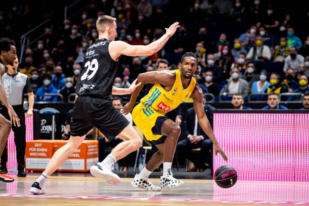 让古江彩佳 让古江彩佳